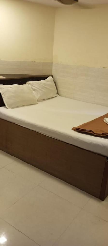 New Hotel Tara By Glitz Hotels Мумбаї Екстер'єр фото