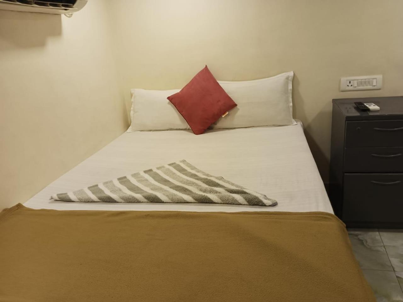 New Hotel Tara By Glitz Hotels Мумбаї Екстер'єр фото